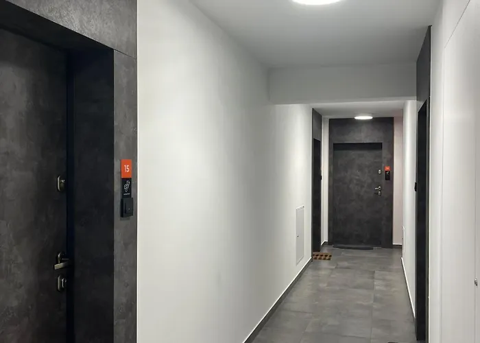 Browary Wroclawskie Prywatny Parking Silownia 3* 브로츠와프